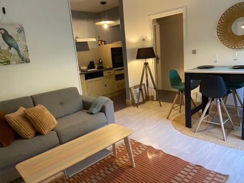 logement avec accès piscine House in Chaumont-sur-Tharonne