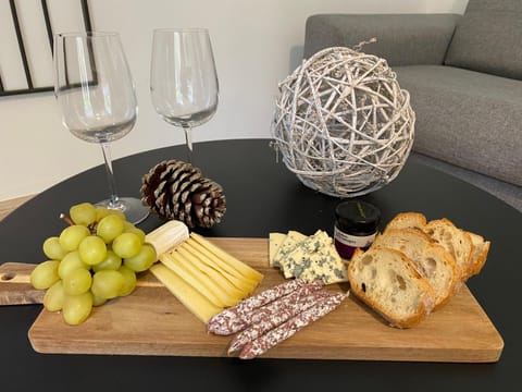 logement avec accès piscine House in Chaumont-sur-Tharonne