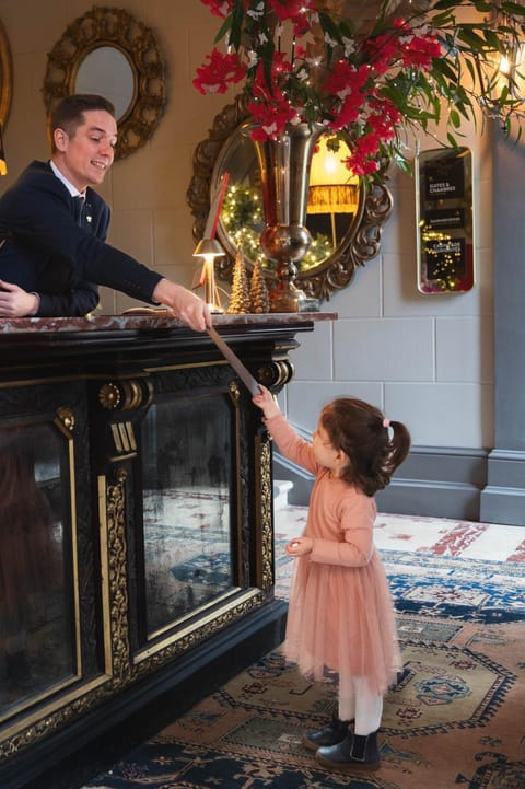 People, Lobby or reception, group of guests, Family, concierge