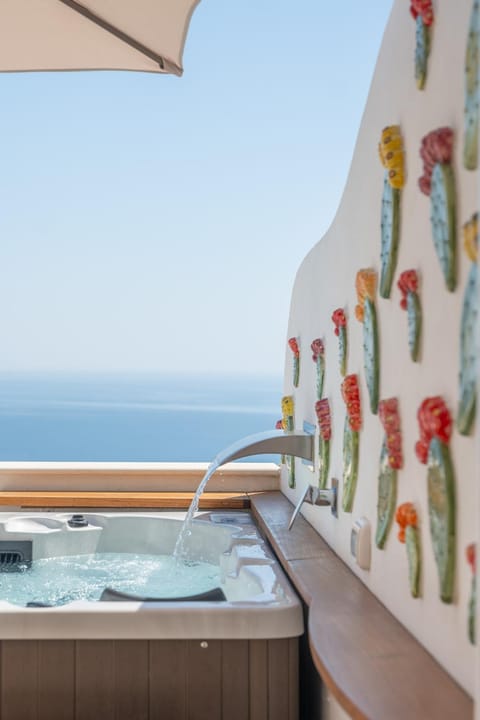 Hot Tub, View (from property/room), Balcony/Terrace