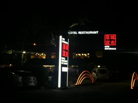Facade/entrance, Night, Property logo or sign, Floor plan, Street view