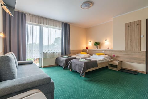 Bed, Living room, Photo of the whole room, Seating area, Bedroom, towels