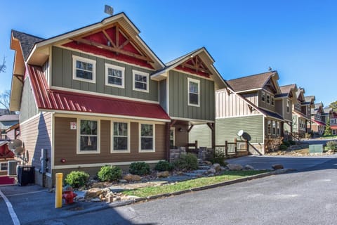 Aqua Paradise chalet House in Gatlinburg