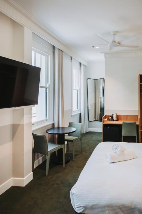 Bed, TV and multimedia, Bedroom, towels, air conditioner