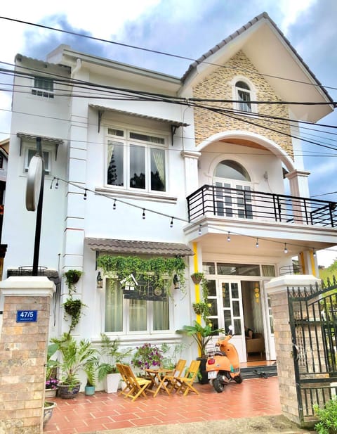 Patio, Facade/entrance