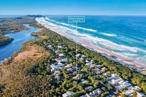 Property building, Day, Natural landscape, Bird's eye view, Beach, City view, Sea view, Location