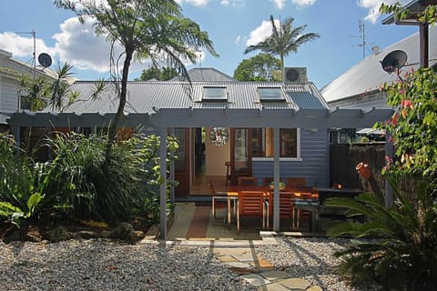 Property building, Seating area, Dining area