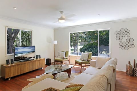 TV and multimedia, Living room, Decorative detail, fireplace