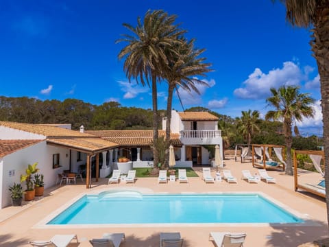 Property building, Patio, Day, Natural landscape, Pool view, Swimming pool, sunbed