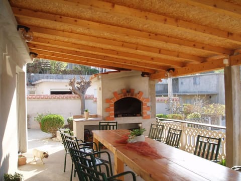 BBQ facilities, Seating area