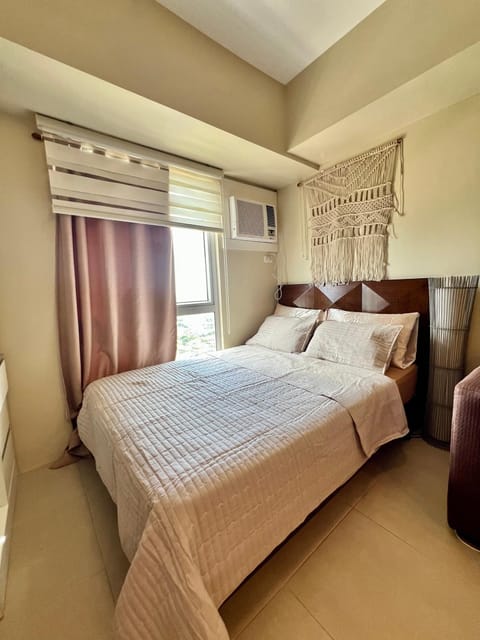 Bed, Photo of the whole room, Bedroom, air conditioner