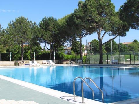 Swimming pool, Swimming pool
