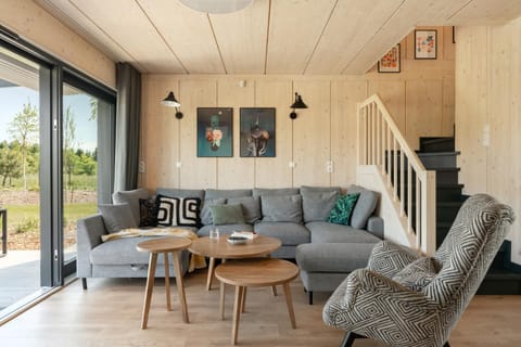 Natural landscape, Garden, TV and multimedia, View (from property/room), Balcony/Terrace, Living room, Seating area, Garden view, Pool view, internet, air conditioner