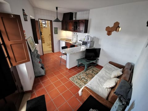 TV and multimedia, Kitchen or kitchenette, Living room, Seating area, Dining area