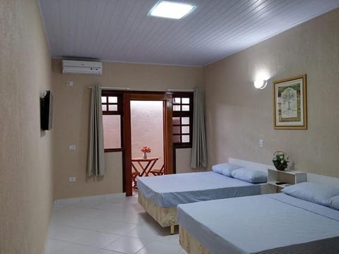 Bed, TV and multimedia, Photo of the whole room, Bedroom, air conditioner
