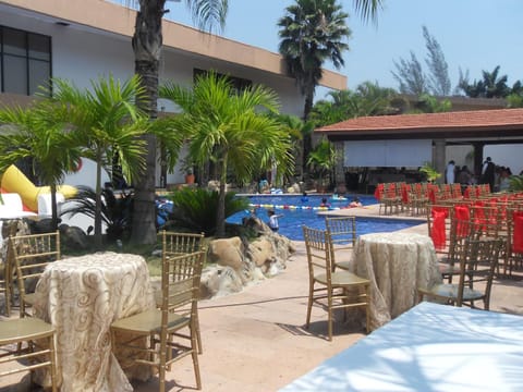 Banquet/Function facilities, Swimming pool, Swimming pool