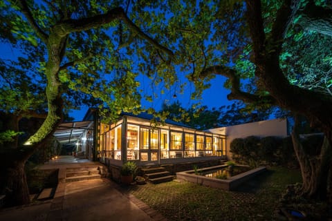 Restaurant/places to eat, Restaurant/places to eat, Night, Garden, Garden view