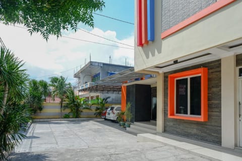 Facade/entrance
