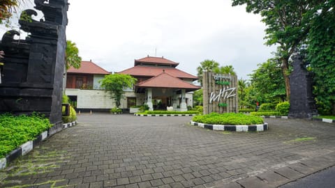 Grand Whiz Hotel Nusa Dua Bali Hotel in Kuta Selatan