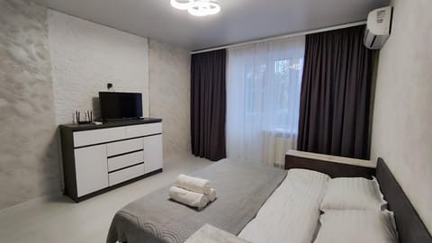 Bed, TV and multimedia, Bedroom, air conditioner