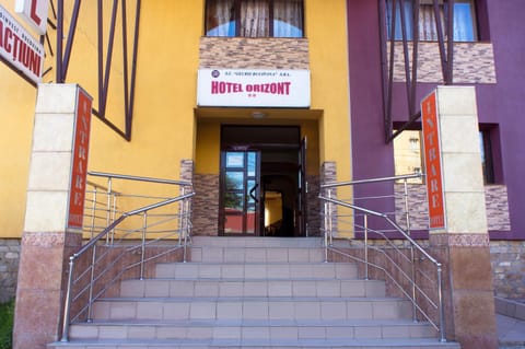 Facade/entrance