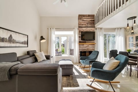 TV and multimedia, Living room, Seating area