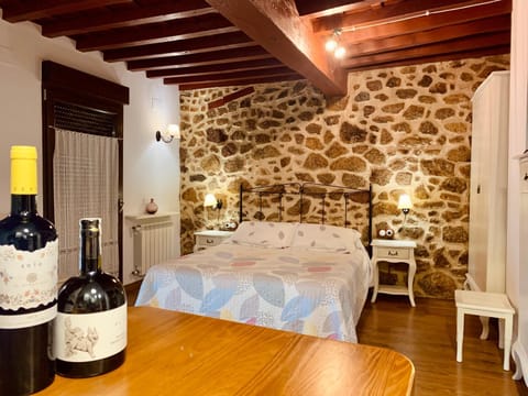 Bed, Photo of the whole room, Bedroom, Drinks