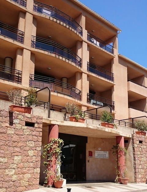 Property building, Facade/entrance, Internal: Not applicable to any particular room