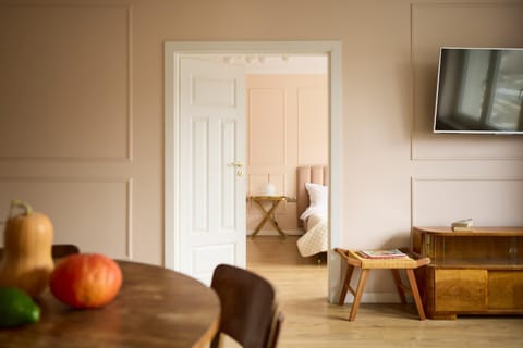 TV and multimedia, Living room, Dining area