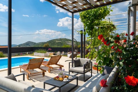 Day, Garden, Balcony/Terrace, Garden view, Mountain view, Pool view, Swimming pool, sunbed