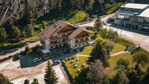 Property building, Restaurant/places to eat, Natural landscape, Bird's eye view, Children play ground, Skiing, Skiing, Seating area, Garden view, Garden view