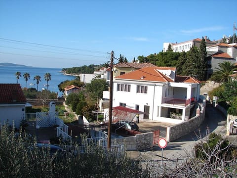 Property building, Patio, Facade/entrance