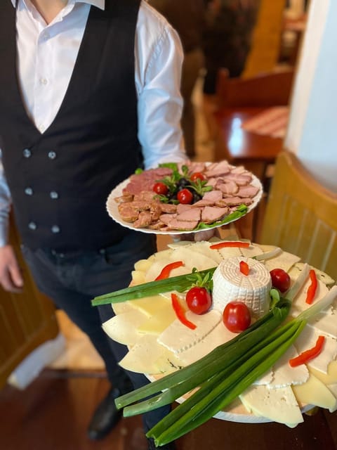 Staff, Food and drinks, Food, Dinner