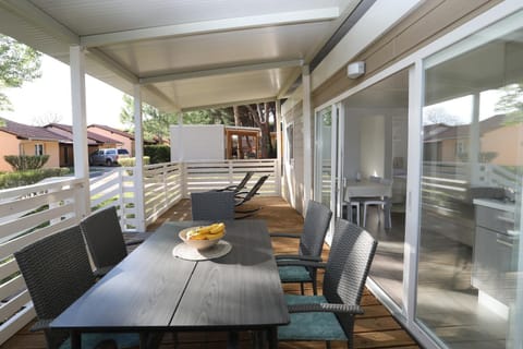 Patio, Day, View (from property/room), Balcony/Terrace, Balcony/Terrace, Living room, Seating area, Dining area