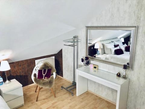 Decorative detail, Seating area