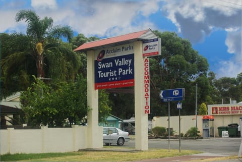 Facade/entrance, Property logo or sign