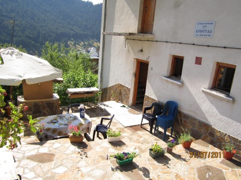 Property building, Facade/entrance, Garden view