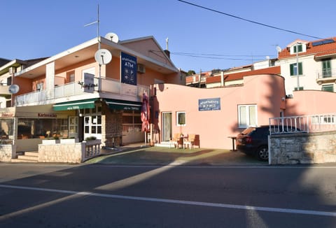 Property building, Facade/entrance, Location