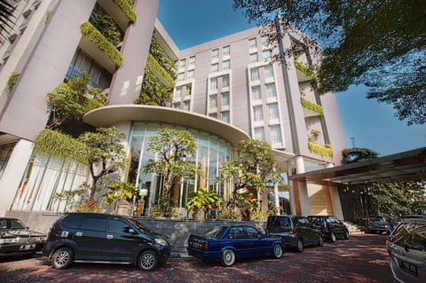 Facade/entrance
