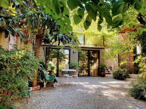 Property building, Summer, Garden, Balcony/Terrace