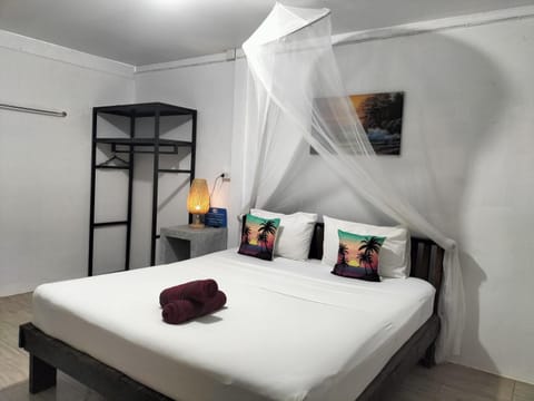 Lanta Rabbit Rooms Bed and Breakfast in Sala Dan