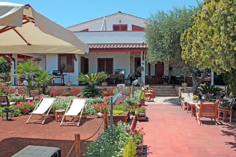 Property building, Garden, Garden view, sunbed