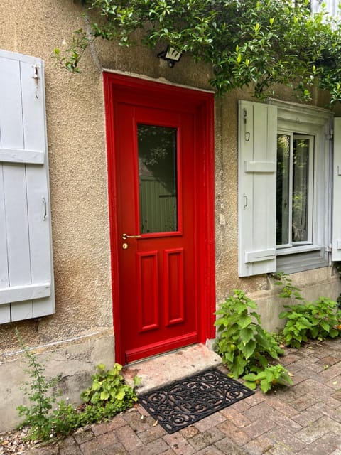 Property building, Facade/entrance, Garden