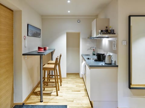 Coffee/tea facilities, Kitchen or kitchenette, Dining area