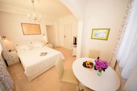 Dining area, Bedroom