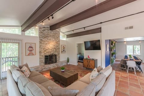 Luxury House by Fiesta Texas & Seaworld with POOL House in San Antonio