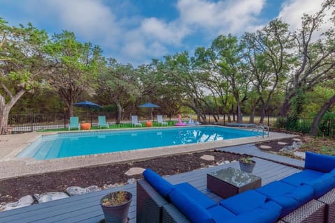 Luxury House by Fiesta Texas & Seaworld with POOL House in San Antonio
