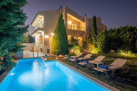 Property building, Swimming pool, Swimming pool