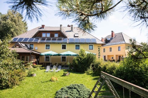 Property building, Garden, Garden, Balcony/Terrace