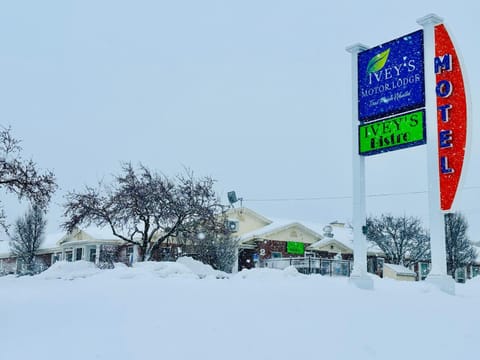 Winter, Street view
